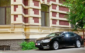 Lexus ES300h exterior