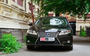 Lexus ES300h exterior