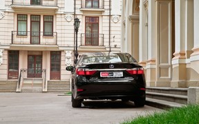 Lexus ES300h exterior 2