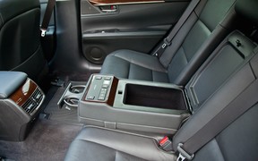 Lexus ES300h interior