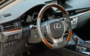 Lexus ES300h interior