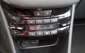 Peugeot 208 - салон Peugeot 208 - салон