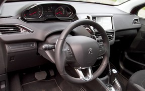 Peugeot 208 - салон Peugeot 208 - салон