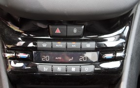 Peugeot 208 - салон Peugeot 208 - салон