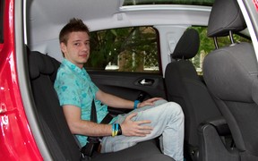 Peugeot 208 & VW Polo - задние места Peugeot 208 & VW Polo - задние места