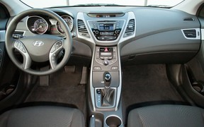 Hyundai Elantra - салон