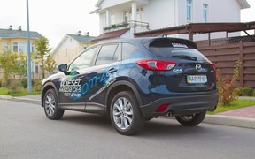 Hyundai ix35 + Mazda CX-5 Hyundai ix35 + Mazda CX-5