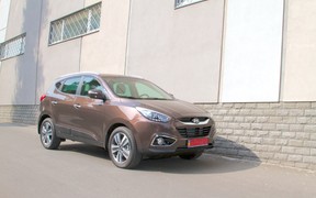 Hyundai ix35 + Mazda CX-5 Hyundai ix35 + Mazda CX-5