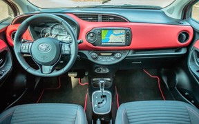 Toyota Yaris - интерьер