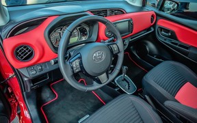 Toyota Yaris - интерьер