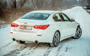 Infiniti Q50 - внешность сзади