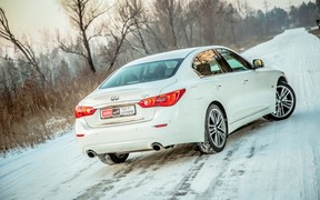 Infiniti Q50 - внешность сзади