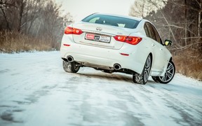 Infiniti Q50 - внешность сзади