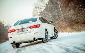 Infiniti Q50 - внешность сзади