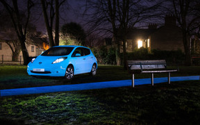 Люминесцентный Nissan LEAF