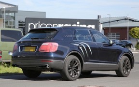 Bentley Bentayga spy