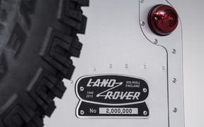 Land Rover Defender 2000000