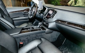 Volvo XC90_interior