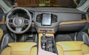 Volvo XC90_interior