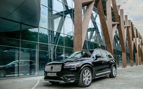 Volvo XC90_exterior_out