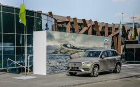 Volvo XC90_exterior_out