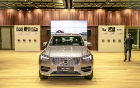 Volvo XC90_exterior_in