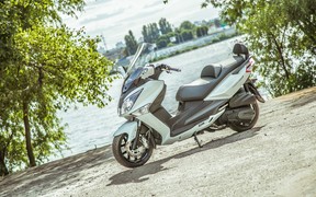 SYM GTS 300i_лес SYM GTS 300i_лес
