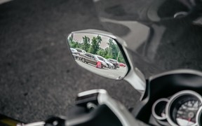 SYM GTS 300i_интерьер SYM GTS 300i_интерьер