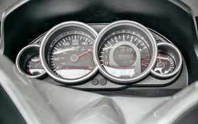 SYM GTS 300i_интерьер SYM GTS 300i_интерьер