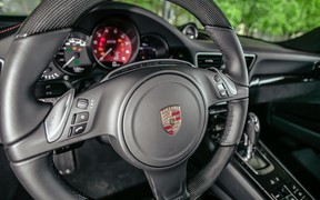 Porsche 911 Carrera 4 GTS салон