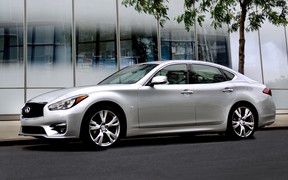 Infiniti Q70 2015