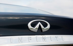 Infiniti Q70 2015