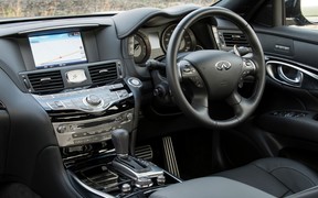 Infiniti Q70 2015