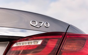 Infiniti Q70 2015