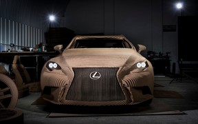 Картонный Lexus IS