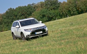 Mitsubishi Outlander exterior