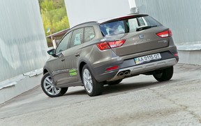 seat leon x-perience_улица