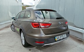 seat leon x-perience_улица