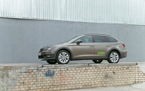 seat leon x-perience_улица