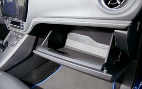 Toyota Auris Hybrid_interior