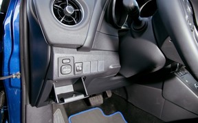 Toyota Auris Hybrid_interior