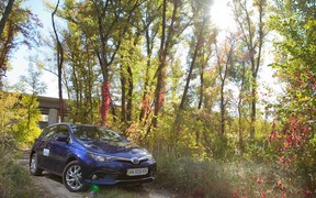 Toyota Auris Hybrid_exterior