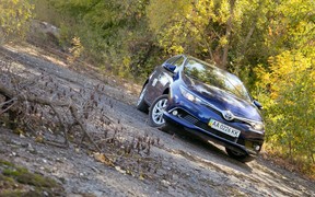 Toyota Auris Hybrid_exterior