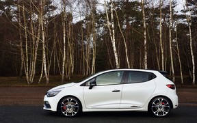 Renault-Clio-RS-220-Trophy Renault-Clio-RS-220-Trophy