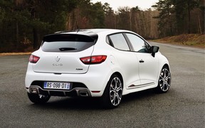 Renault-Clio-RS-220-Trophy Renault-Clio-RS-220-Trophy