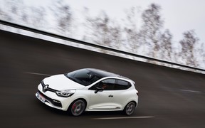Renault-Clio-RS-220-Trophy Renault-Clio-RS-220-Trophy