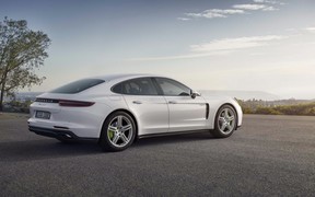 Porsche Panamera 4 E-Hybrid Porsche Panamera 4 E-Hybrid