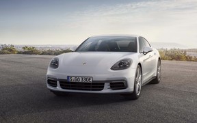 Porsche Panamera 4 E-Hybrid Porsche Panamera 4 E-Hybrid