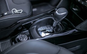 Peugeot_2008_interior