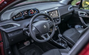 Peugeot_2008_interior